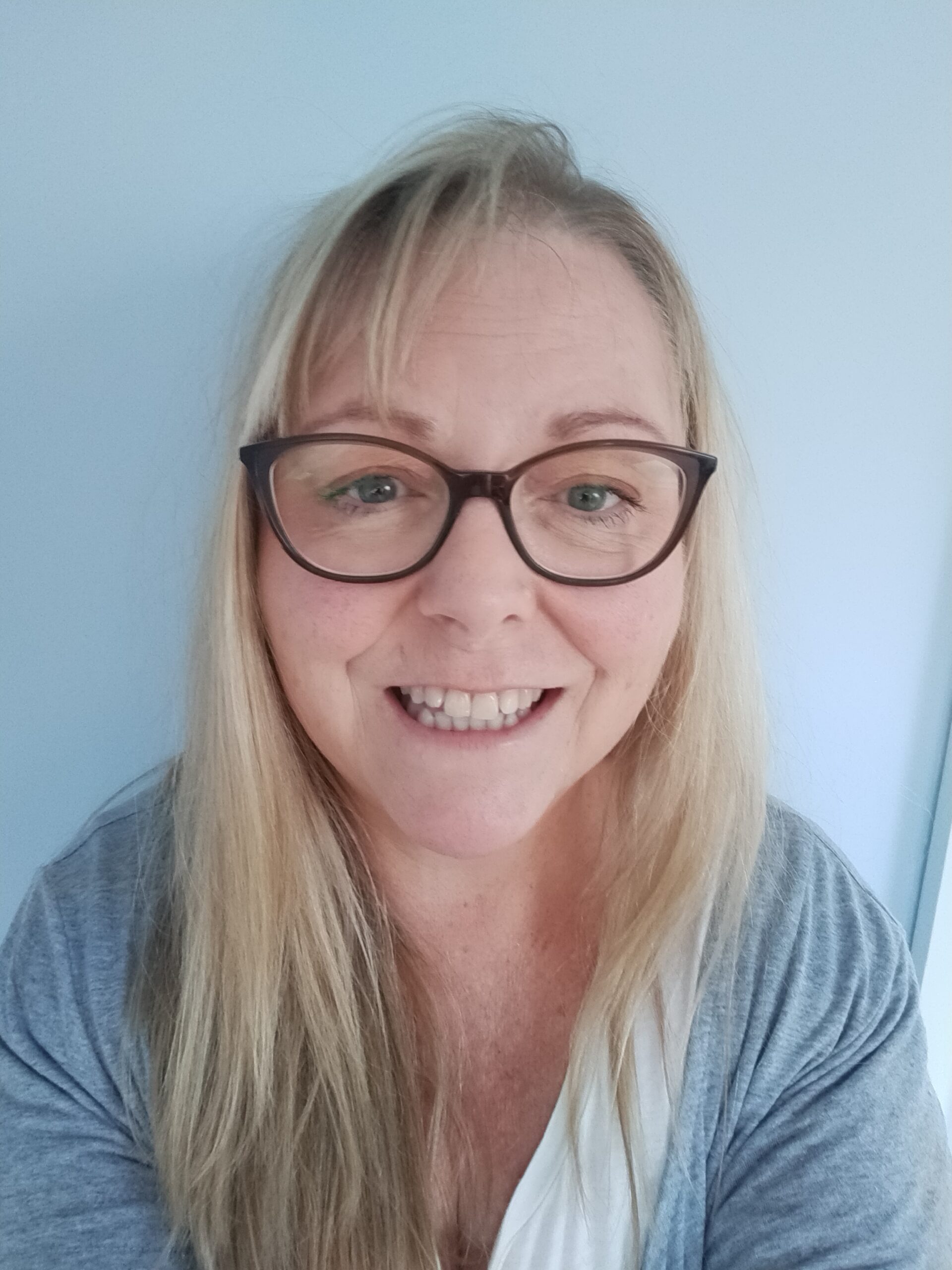 Portrait of a smiling woman with glasses